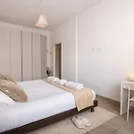 Апартаменты Ponte Vecchio Newly Restyled Flat, Walk Everywhere Флоренция